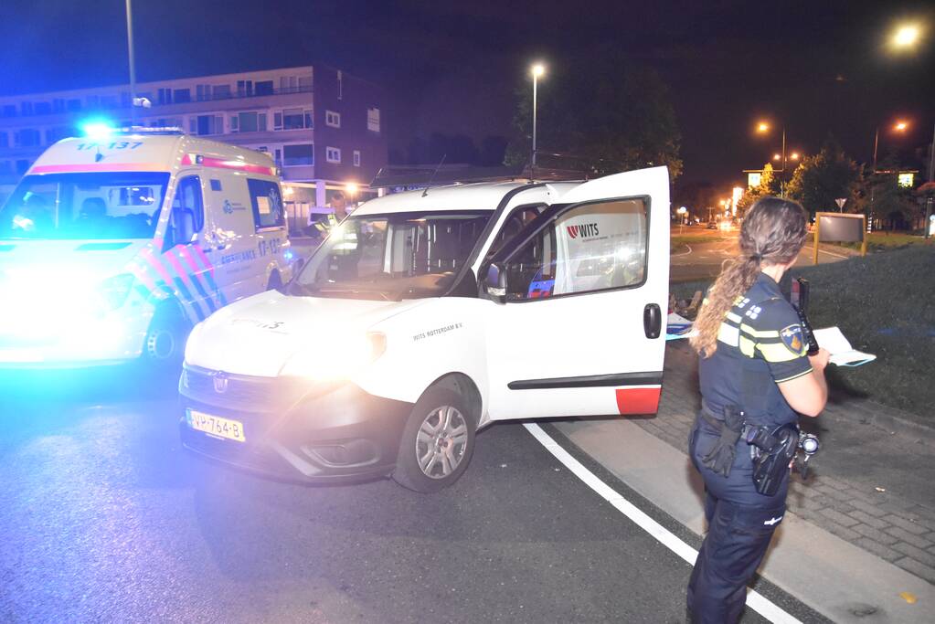 Bestuurder onder invloed morfine crasht op rotonde