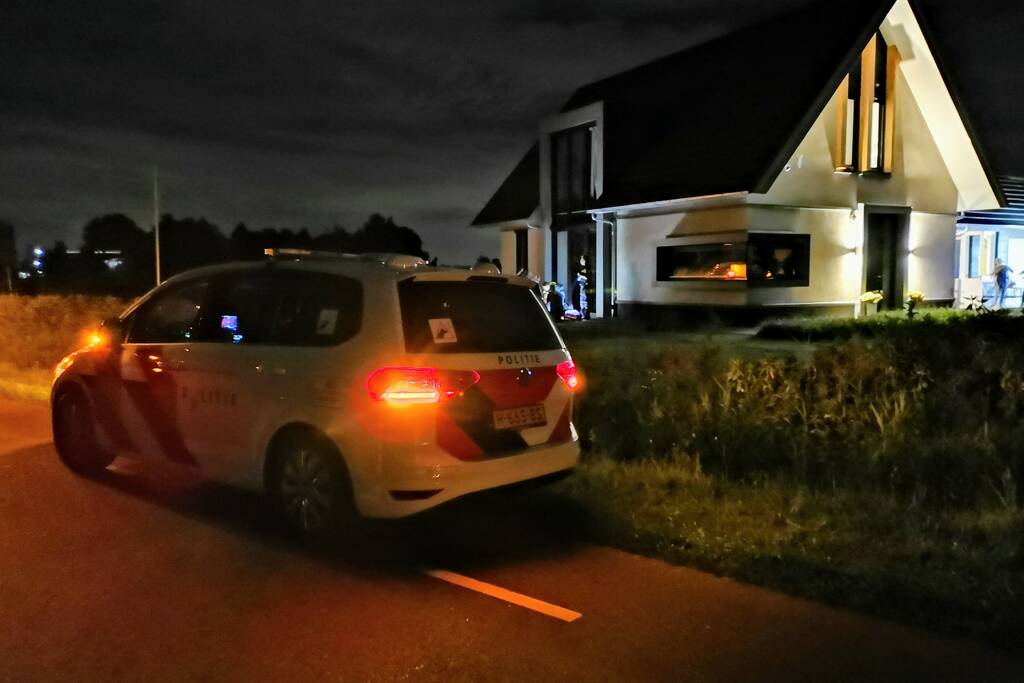 Man gewond na val uit raam