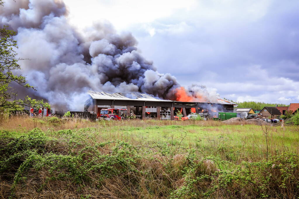 Zeer grote brand in bedijfsverzamelgebouw