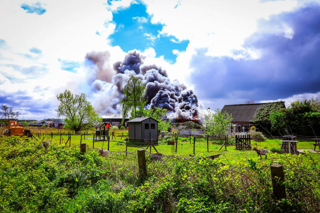 Zeer grote brand in bedijfsverzamelgebouw