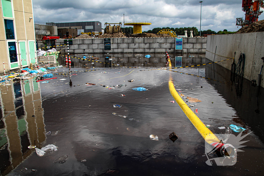 Zeer grote brand bij afvalverwerker
