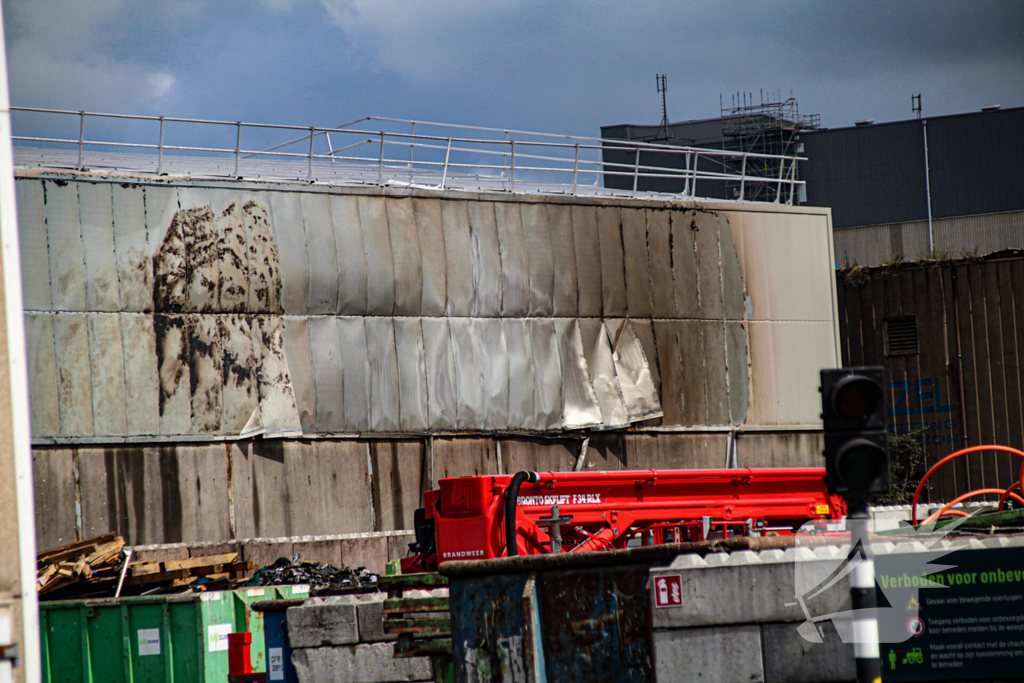 Zeer grote brand bij afvalverwerker
