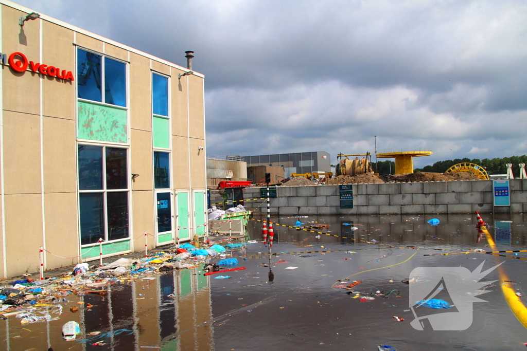 Zeer grote brand bij afvalverwerker