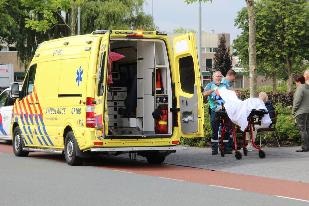 Vrouw gaat hard onderuit en raakt gewond