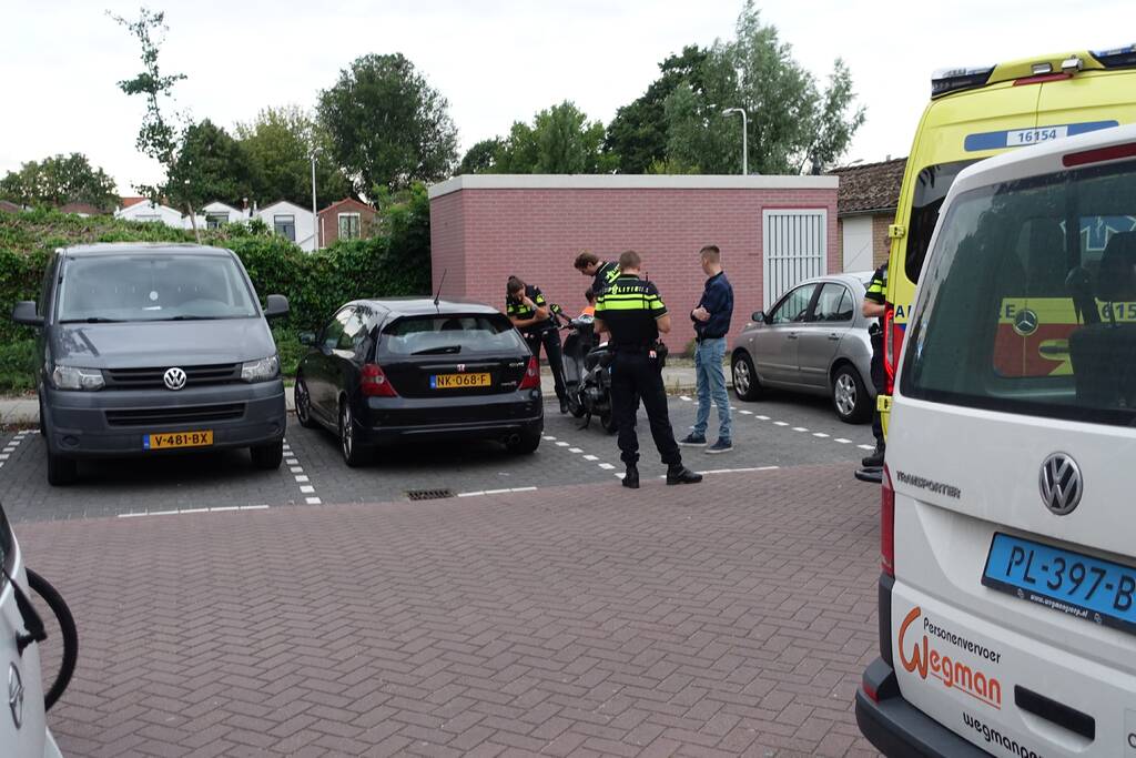 Bestuurder snorscooter gewond na aanrijding met auto
