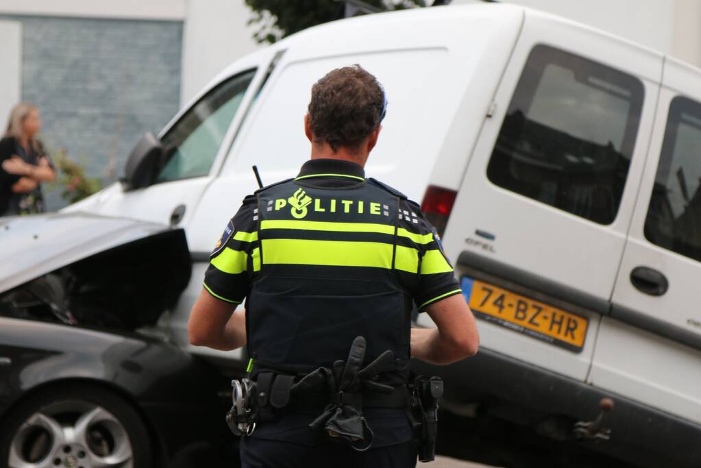 Gewonde bij aanrijding tussen auto en bestelbus