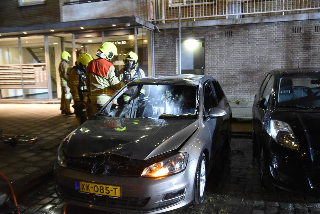 Auto verwoest door brand