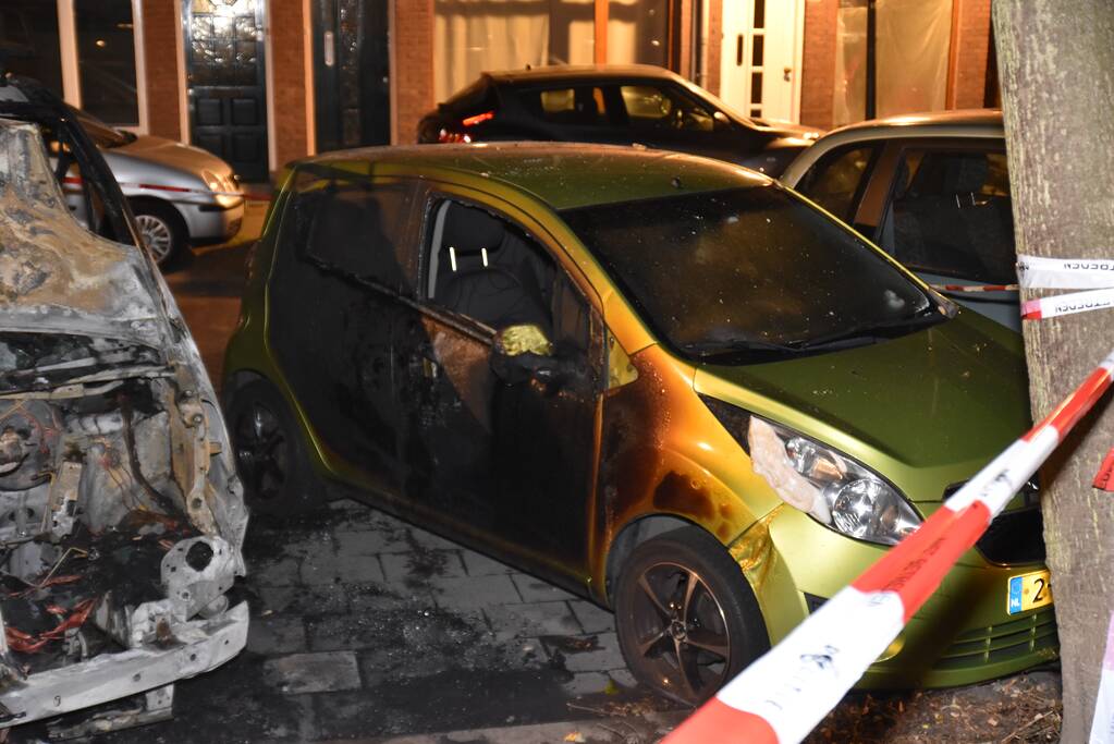 Bestelbus flink beschadigd door brand