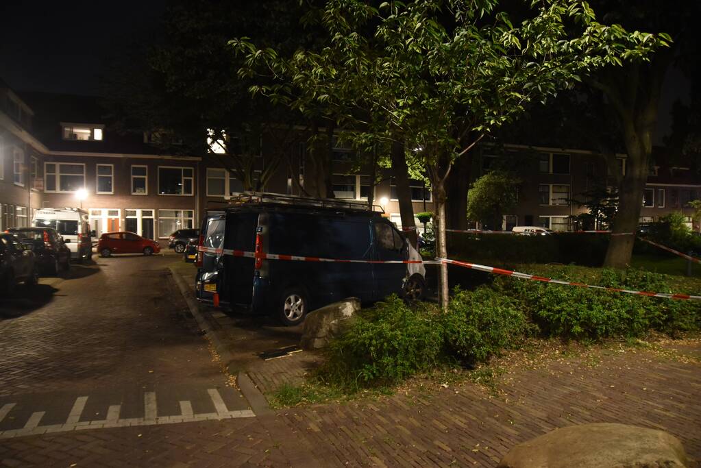 Bestelbus flink beschadigd door brand