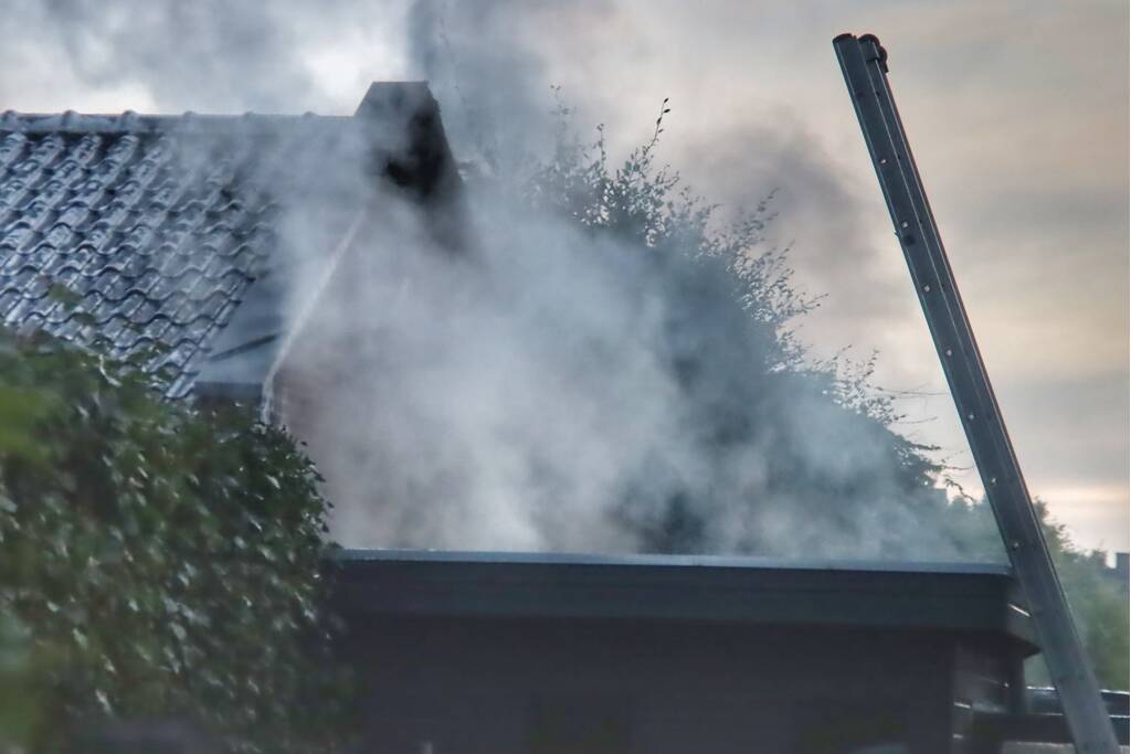Drie schuren door brand verwoest
