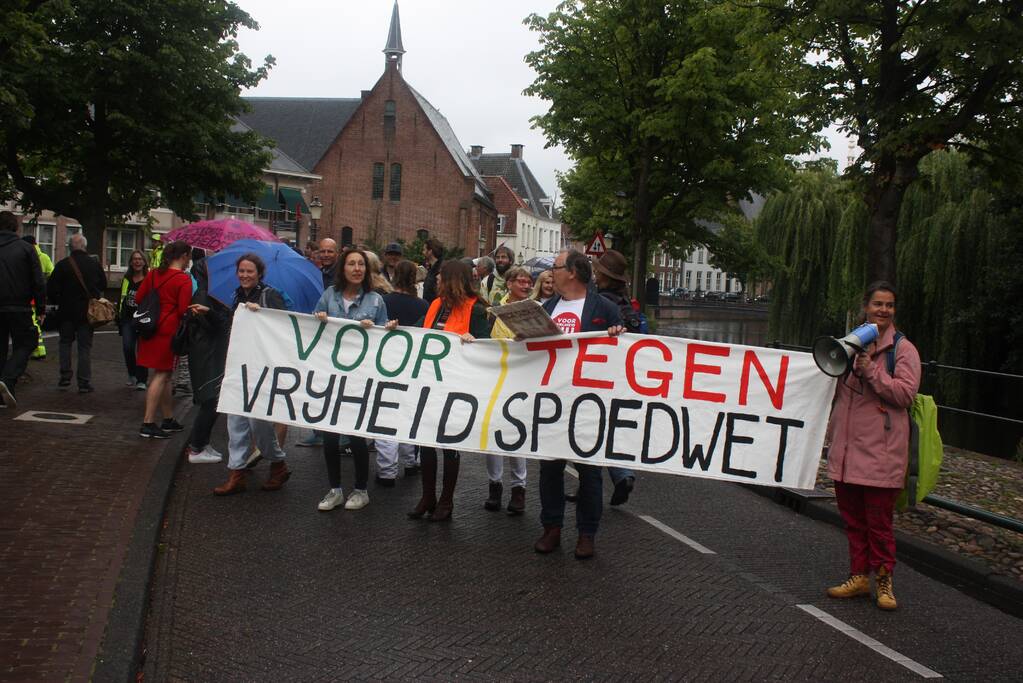 Demonstratie tegen spoedwet en anderhalve meter samenleving