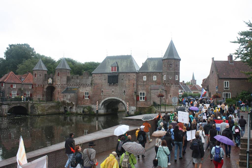 Demonstratie tegen spoedwet en anderhalve meter samenleving