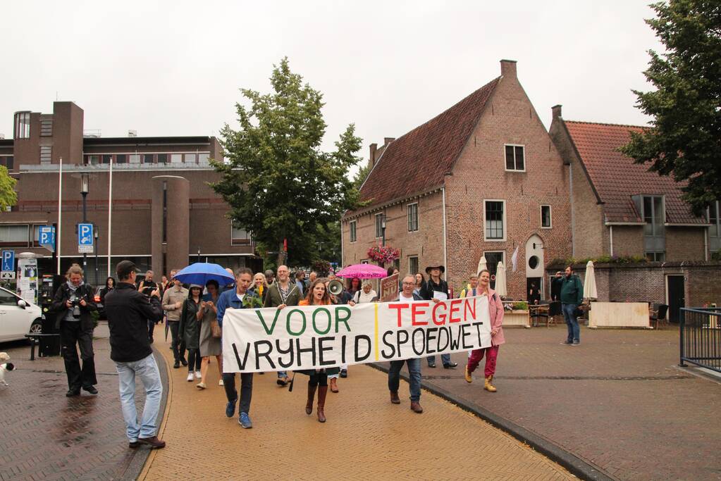 Demonstratie tegen spoedwet en anderhalve meter samenleving