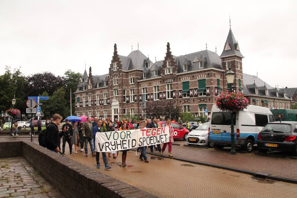 Demonstratie tegen spoedwet en anderhalve meter samenleving
