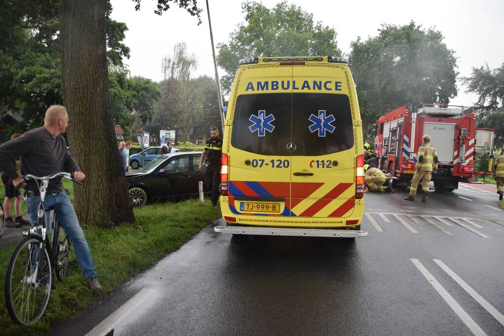 Gewonde bij aanrijding tussen twee auto's