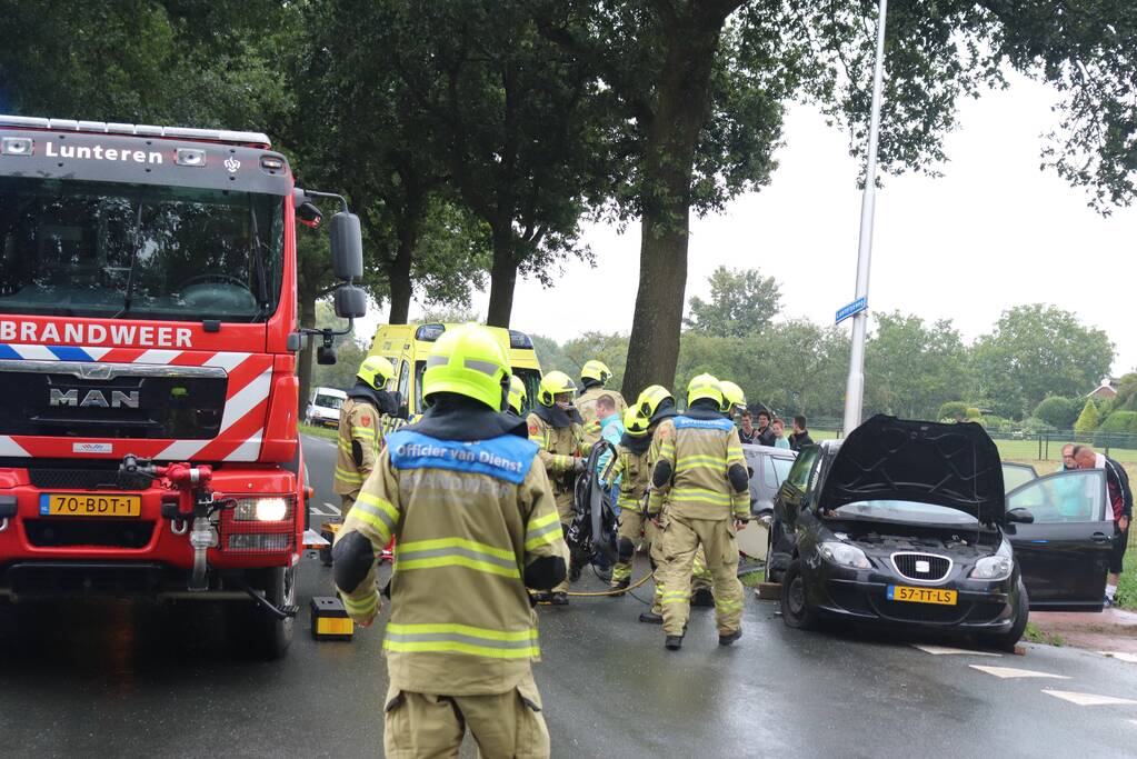 Gewonde bij aanrijding tussen twee auto's