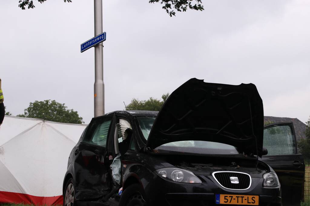 Gewonde bij aanrijding tussen twee auto's