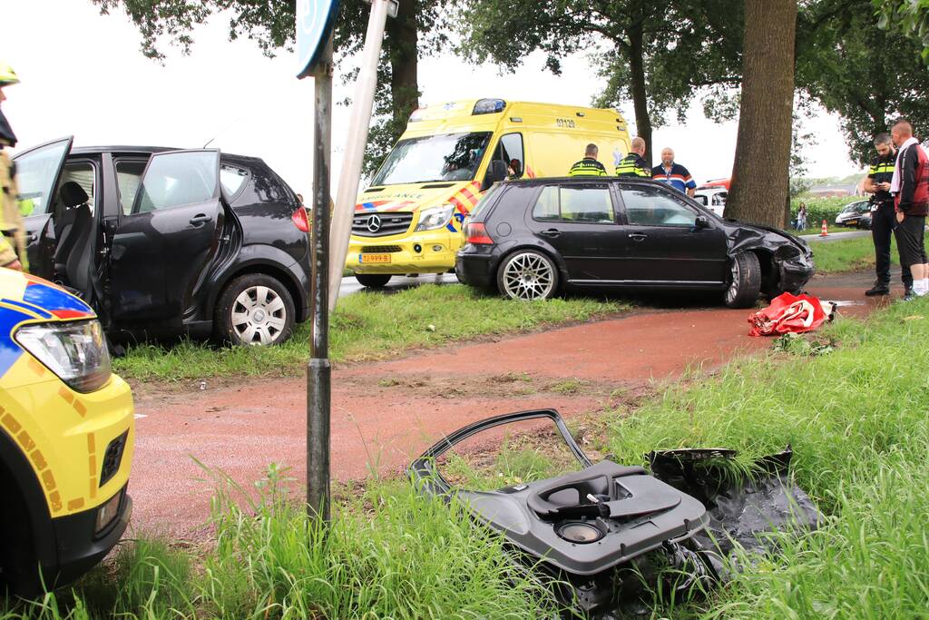 Gewonde bij aanrijding tussen twee auto's