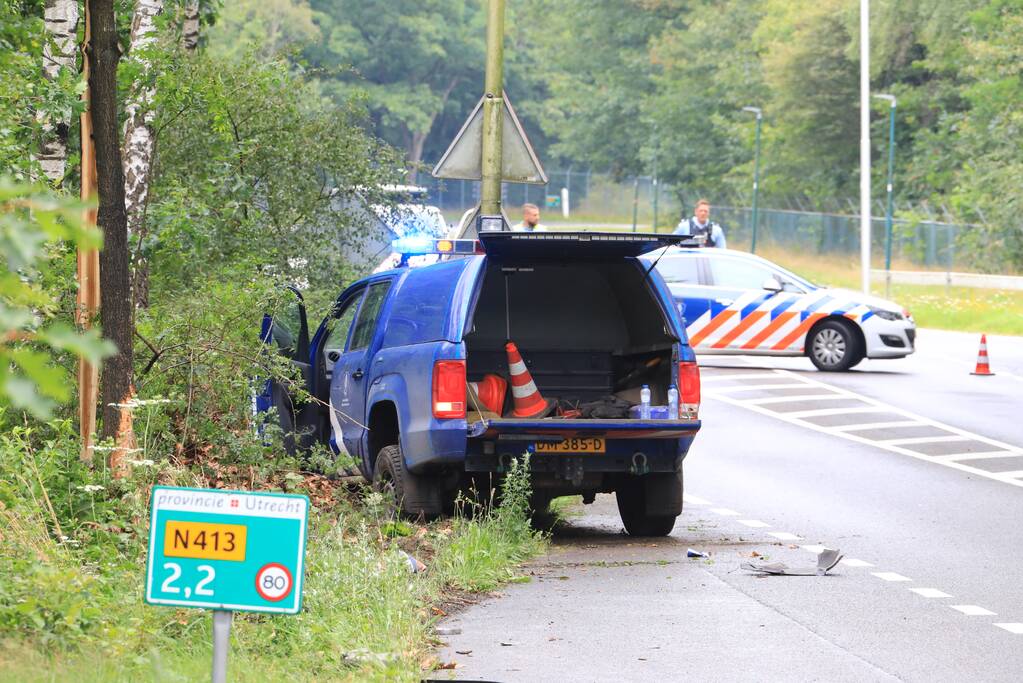 Auto van Koninklijke Marechaussee in botsing met andere auto