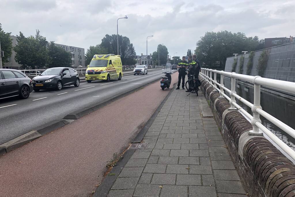 E-biker gewond na aanrijding met scooter