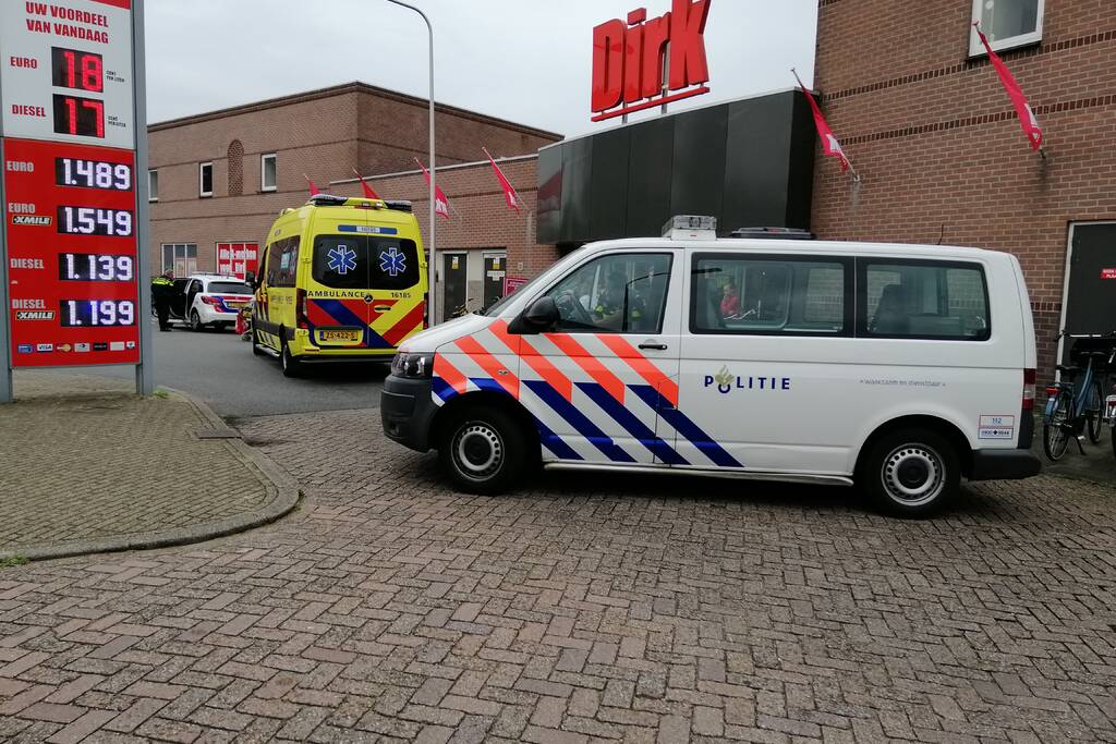 Jongetje aangereden voor supermarkt Dirk