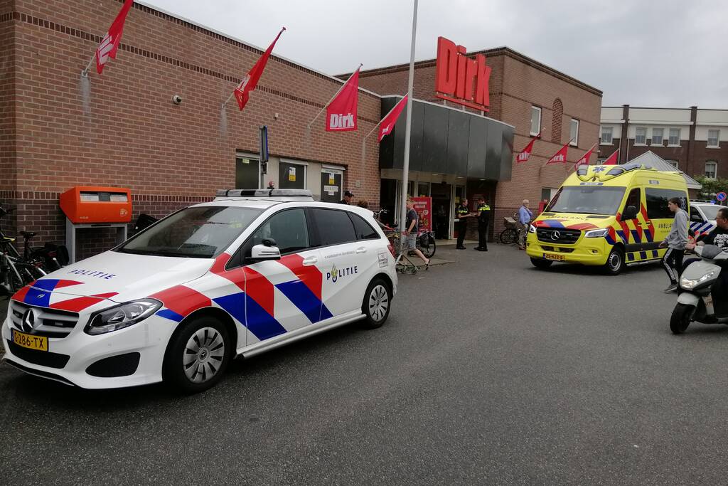 Jongetje aangereden voor supermarkt Dirk