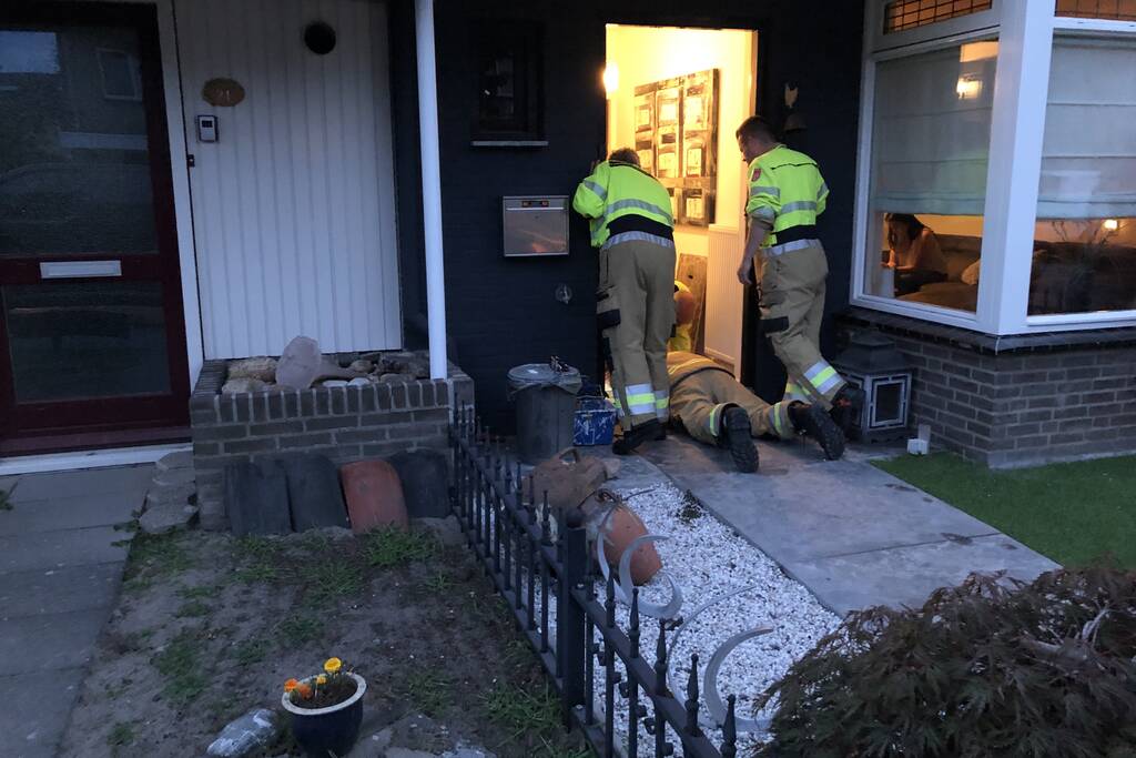 Kruipruimte vol met water door gebroken leiding