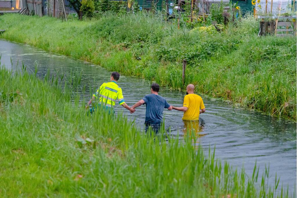 Zoekactie in sloot na aantreffen scooter