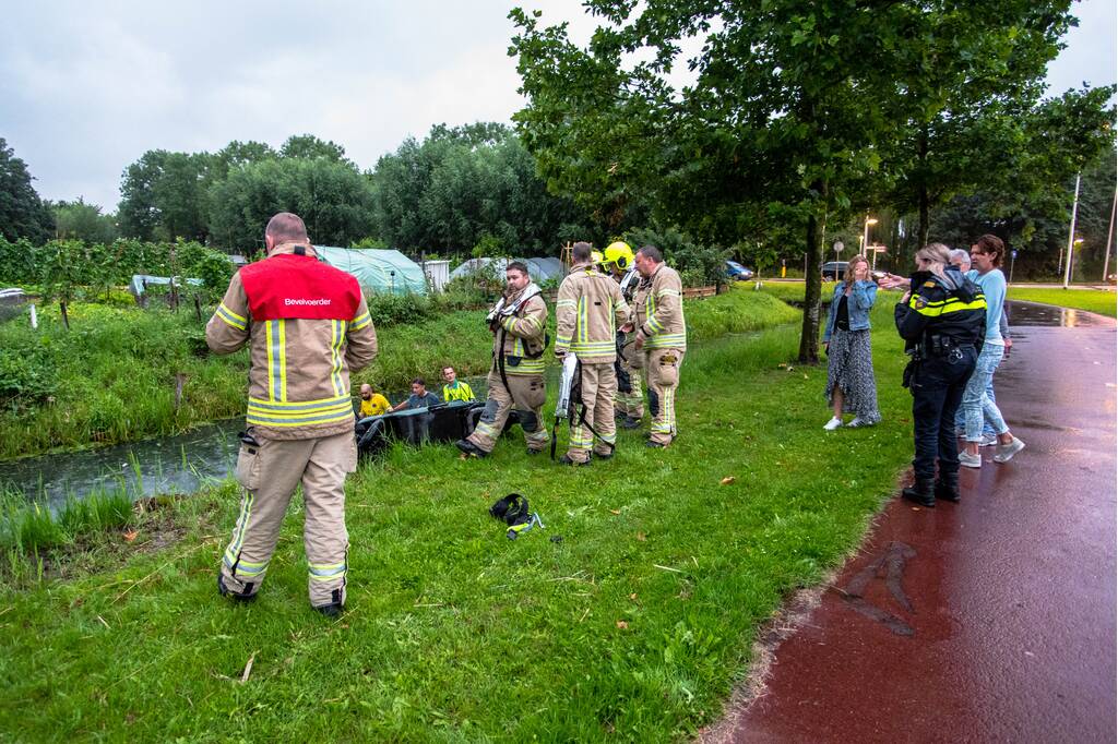 Zoekactie in sloot na aantreffen scooter