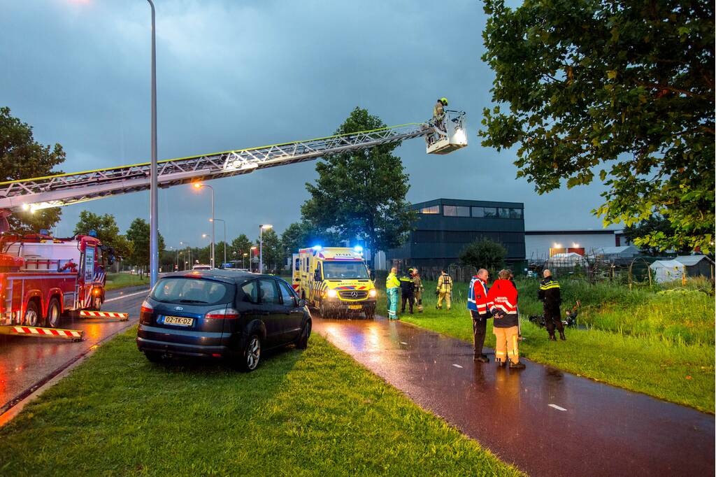 Zoekactie in sloot na aantreffen scooter