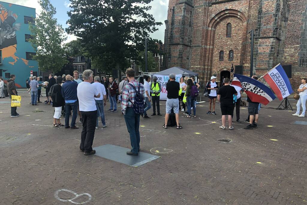Kleine demonstratie tegen covid-19 maatregelen