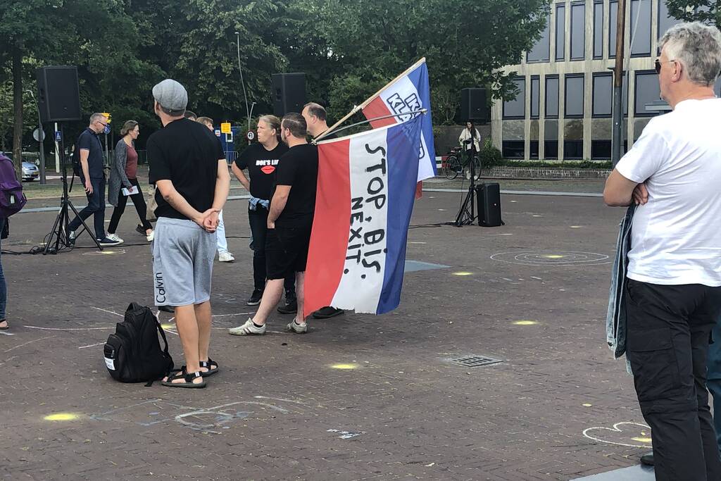 Kleine demonstratie tegen covid-19 maatregelen