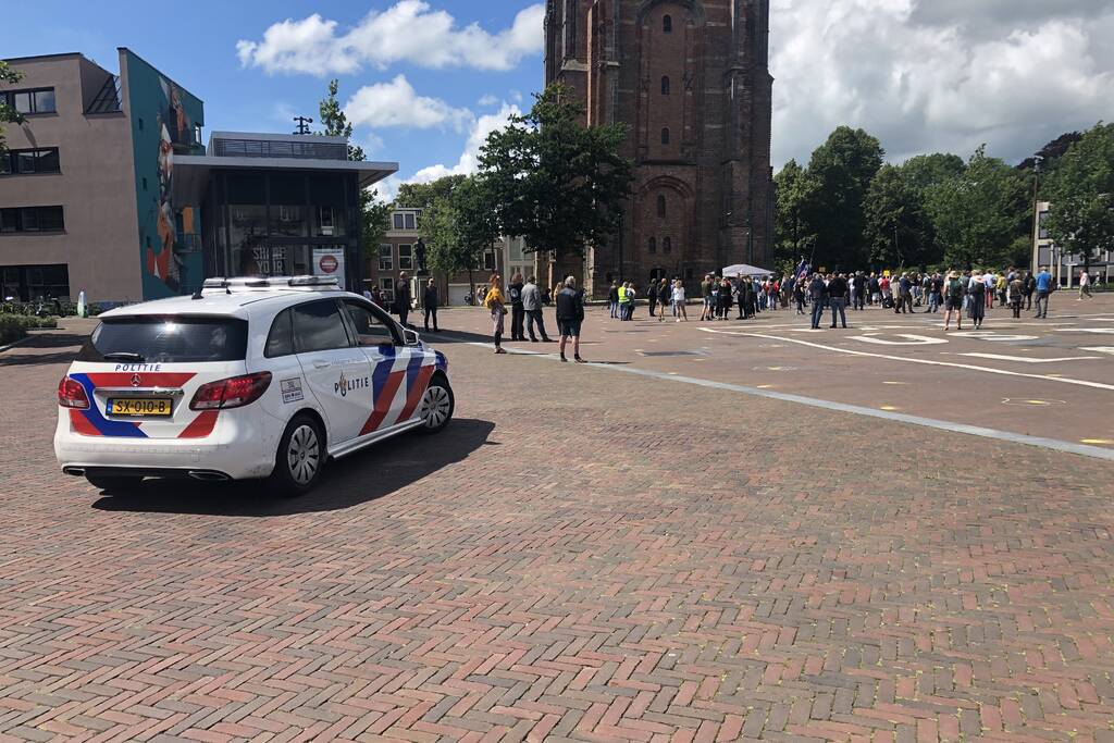 Kleine demonstratie tegen covid-19 maatregelen