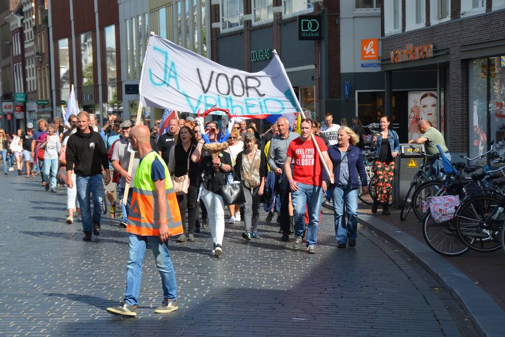 Kleine demonstratie tegen covid-19 maatregelen