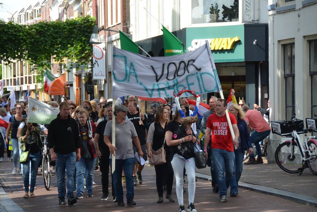 Kleine demonstratie tegen covid-19 maatregelen