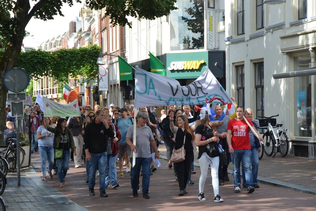 Kleine demonstratie tegen covid-19 maatregelen