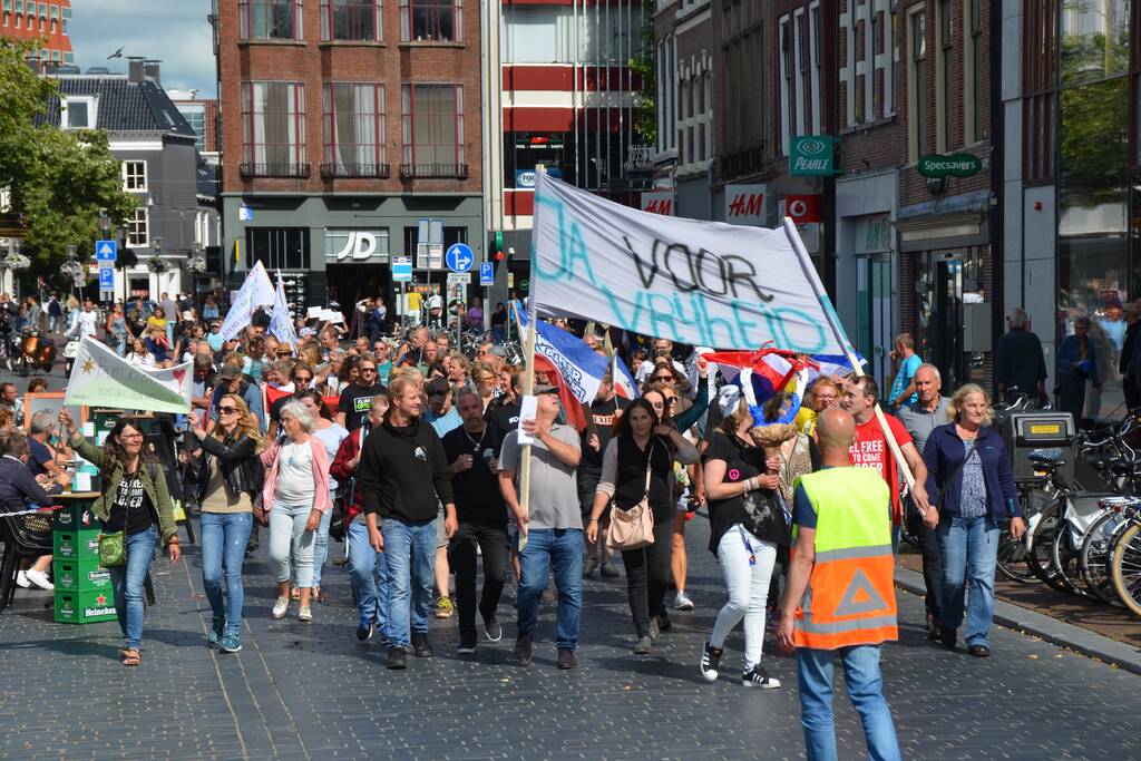 Kleine demonstratie tegen covid-19 maatregelen