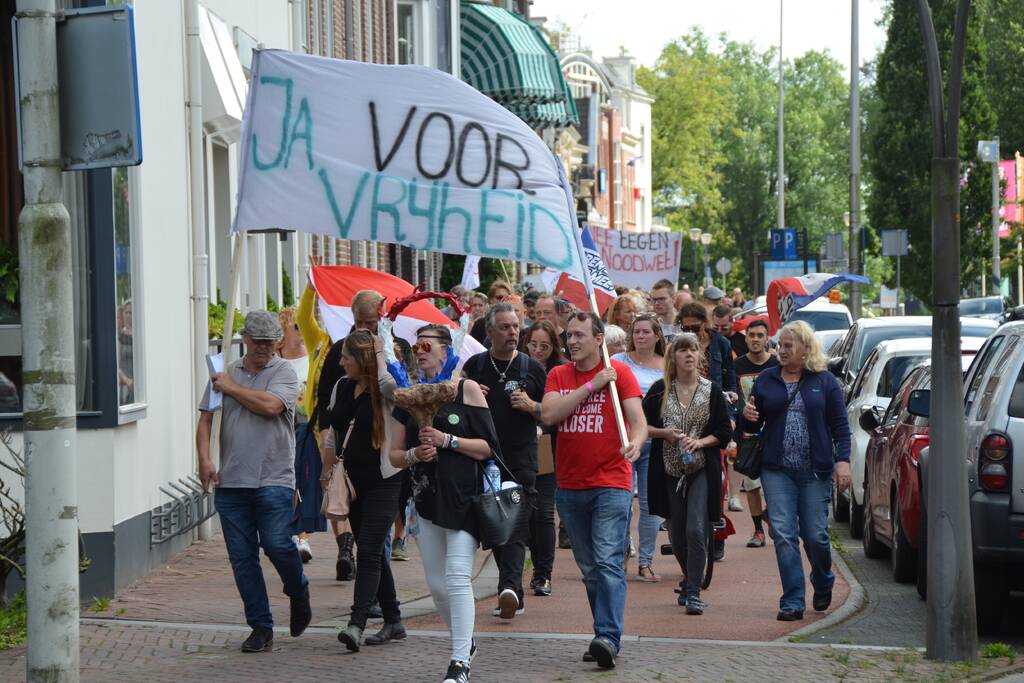 Kleine demonstratie tegen covid-19 maatregelen