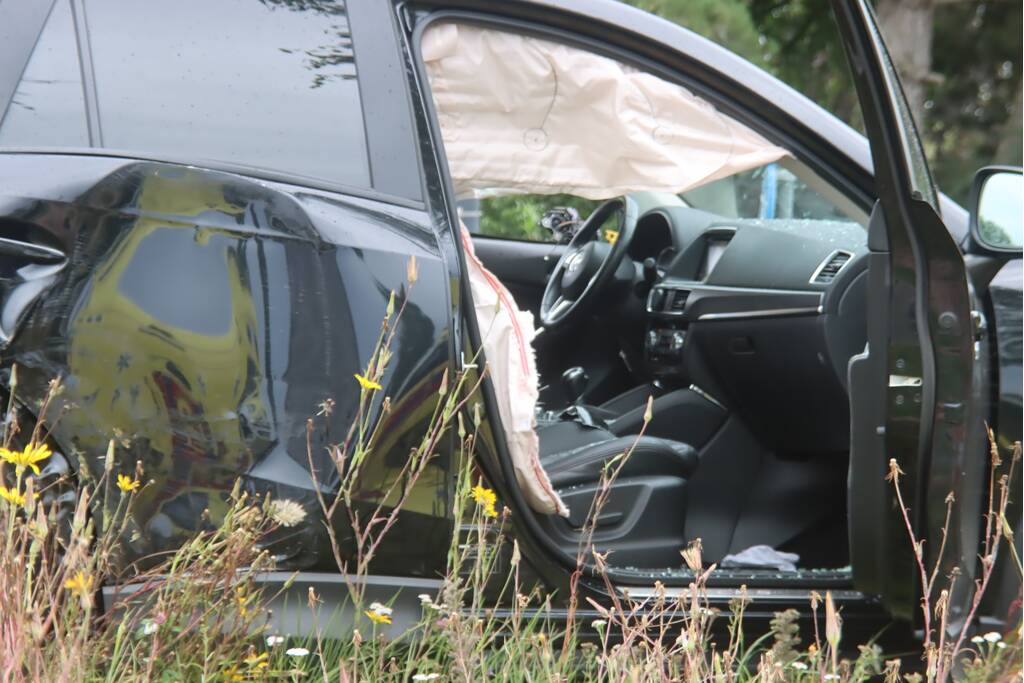 Bergings vrachtwagen ramt personenwagen
