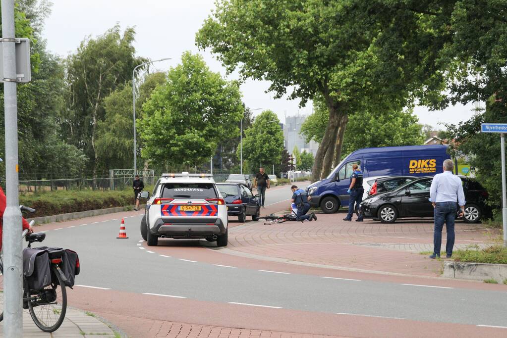 Jongeman op fiets gewond na verkeersongeval