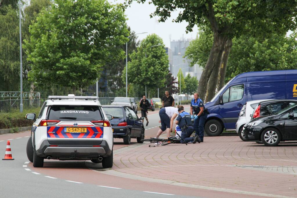 Jongeman op fiets gewond na verkeersongeval