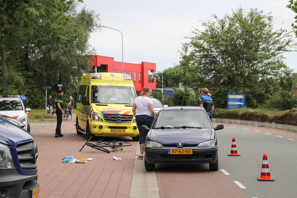 Jongeman op fiets gewond na verkeersongeval