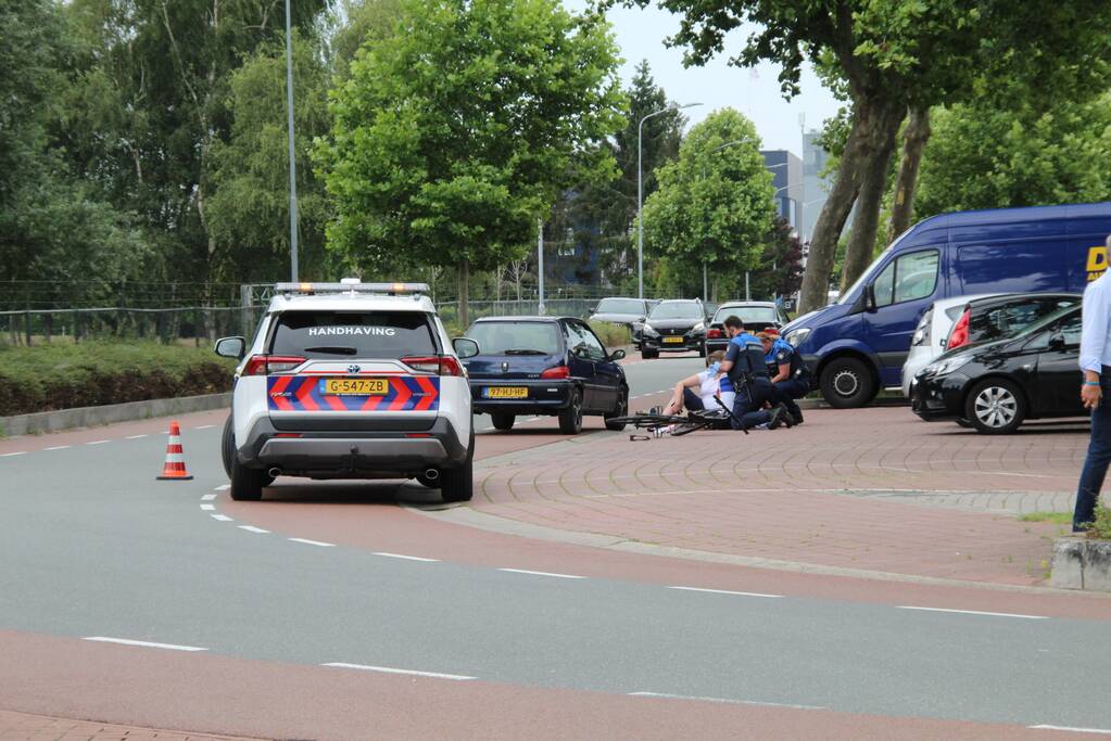 Jongeman op fiets gewond na verkeersongeval