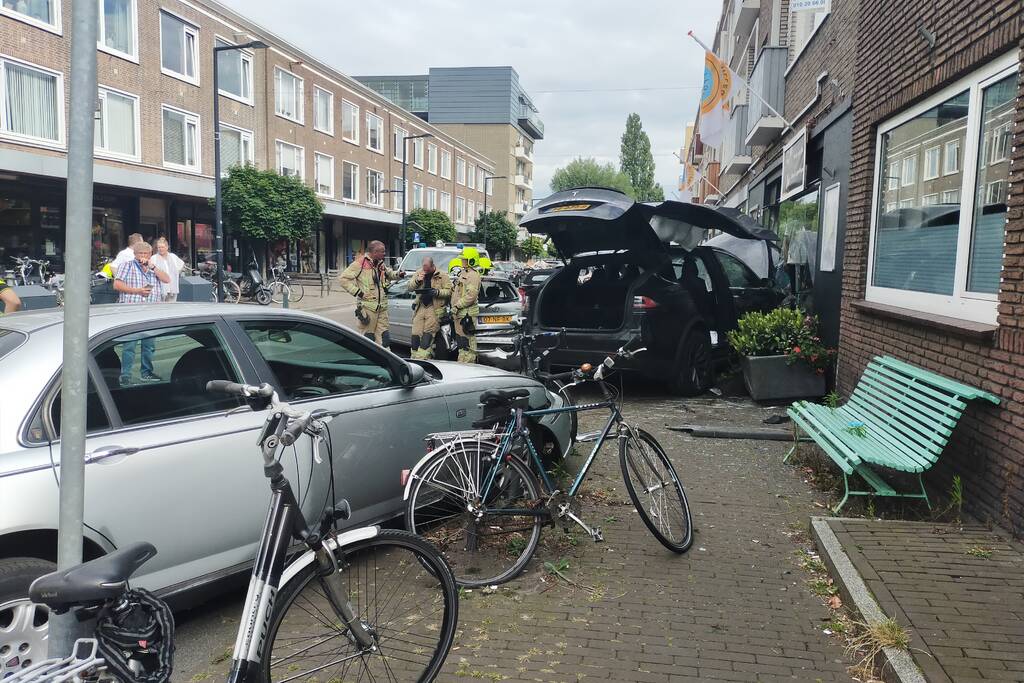 Tesla boort zich in winkelpui