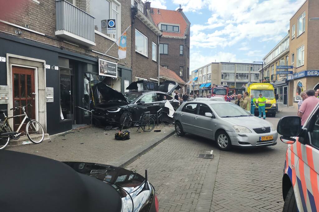 Tesla boort zich in winkelpui