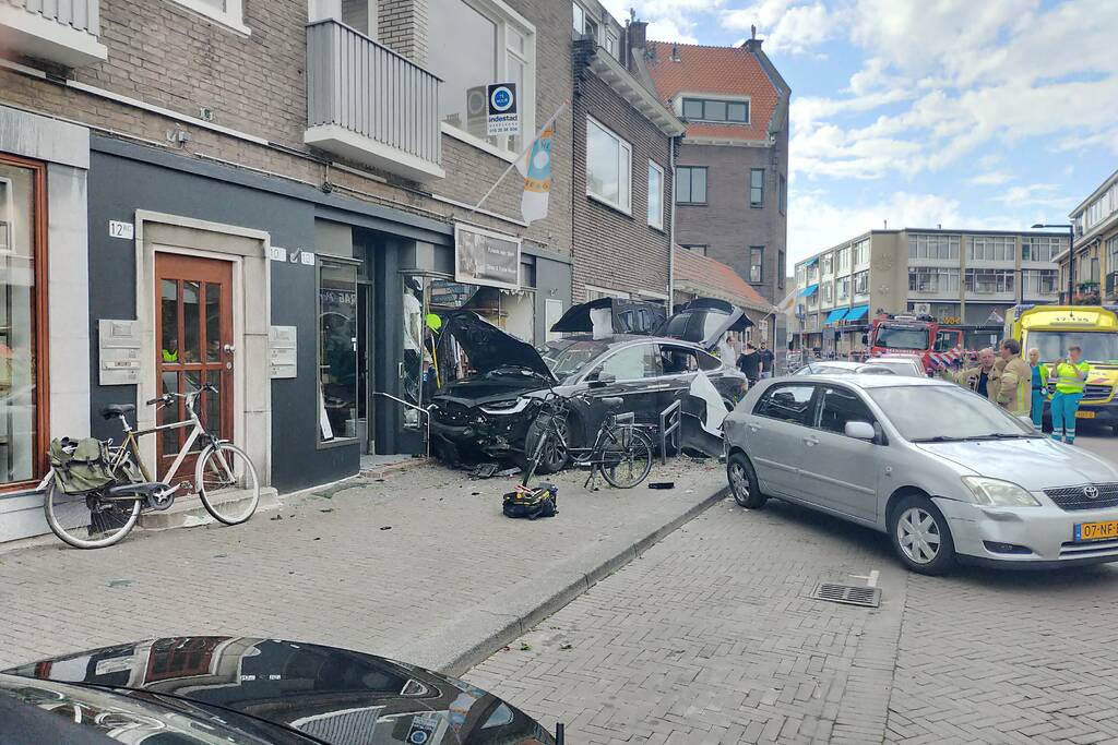Tesla boort zich in winkelpui