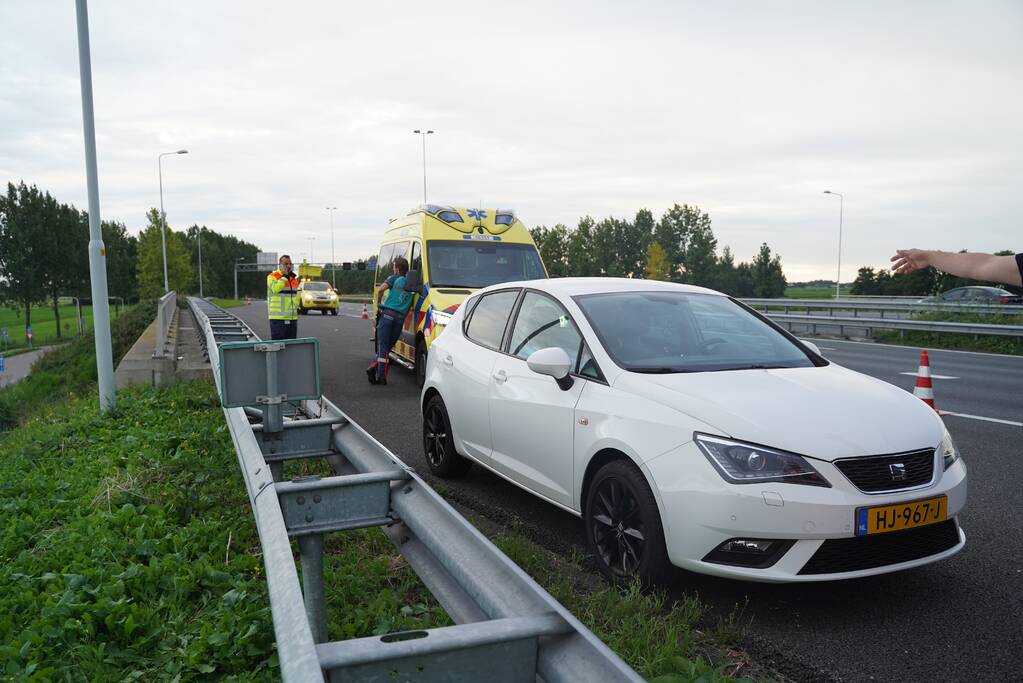 Automobilist vlucht na aanrijding met andere auto