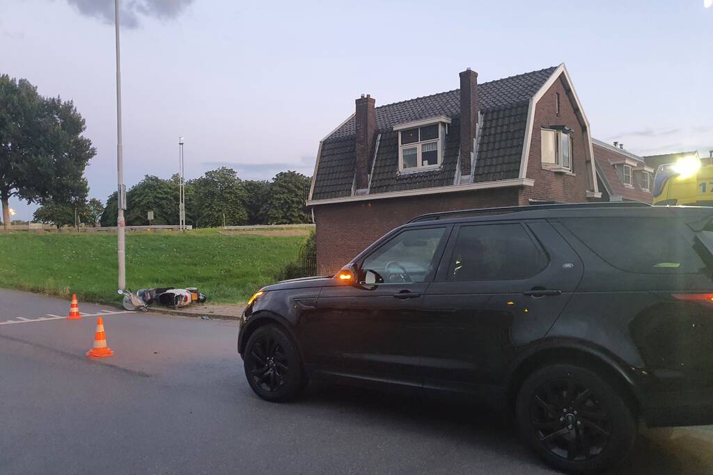 Scooterrijder gewond bij verkeersongeval