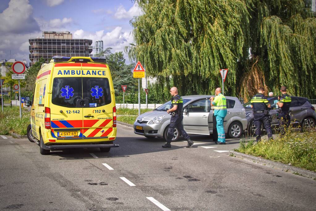 Kop-staartbotsing op kruispunt