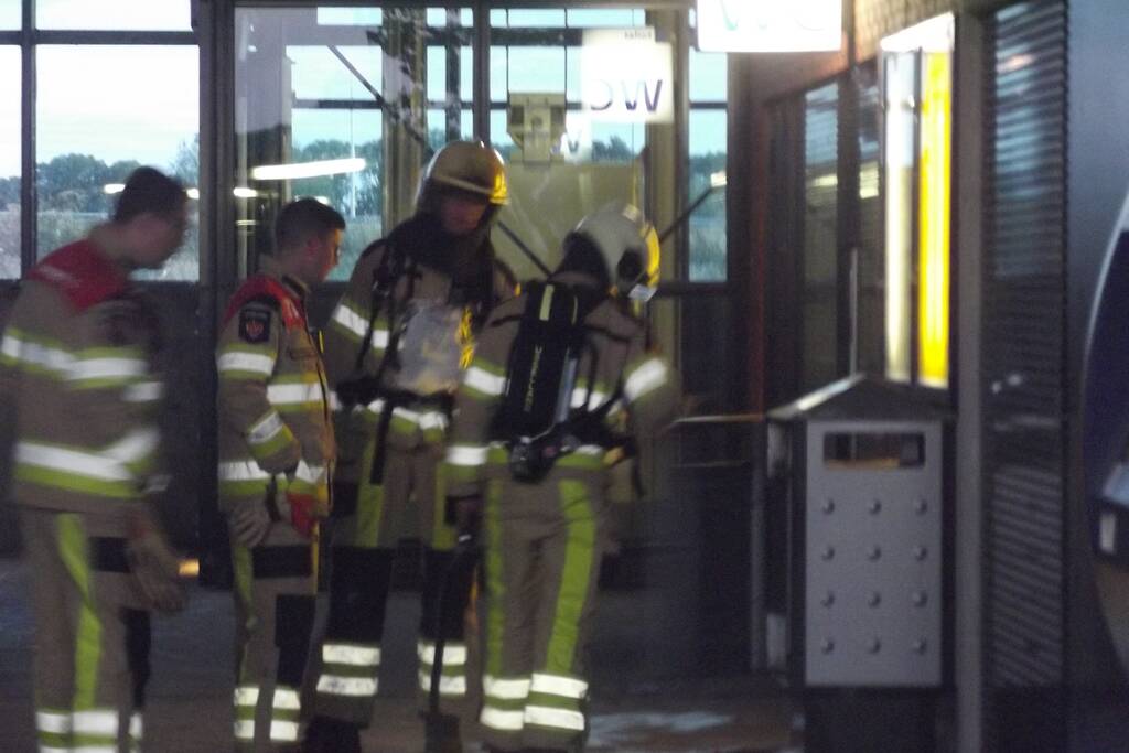 Brand in prullenbak op station